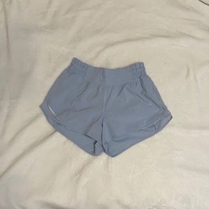 lululemon hotty hot shorts 2.5”
